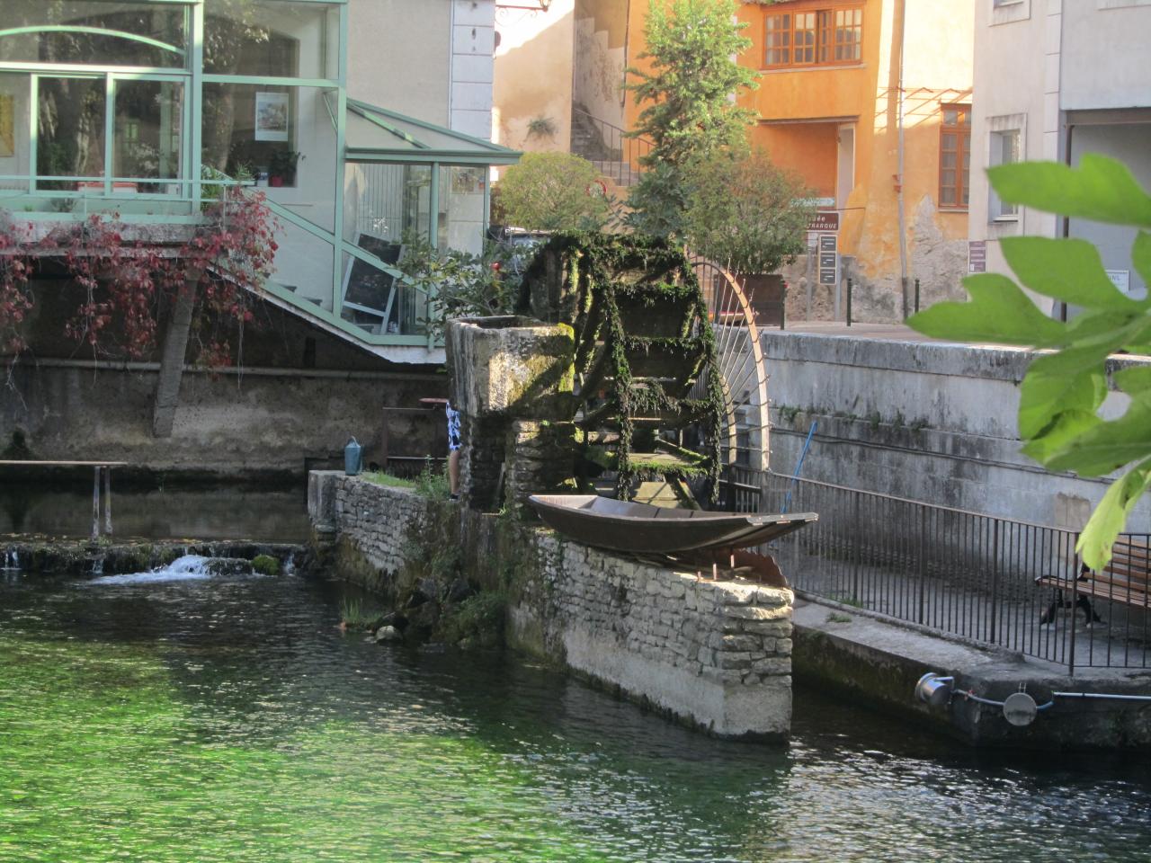 La vieille roue à aubes du moulin disparu
