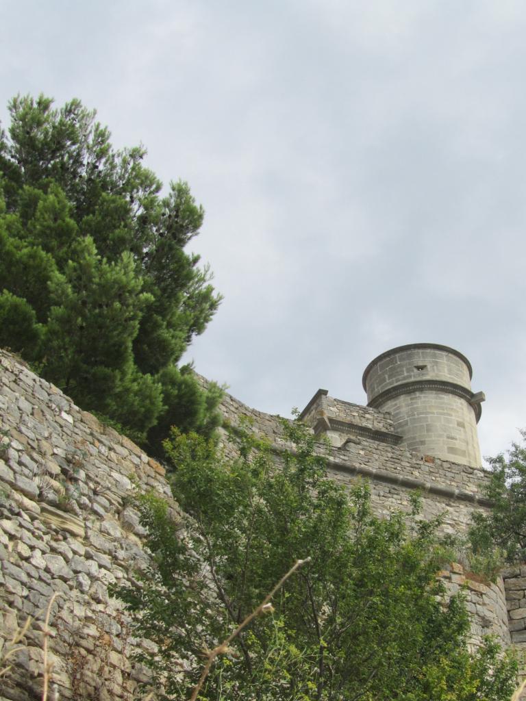 Le Barroux, montée vers le château